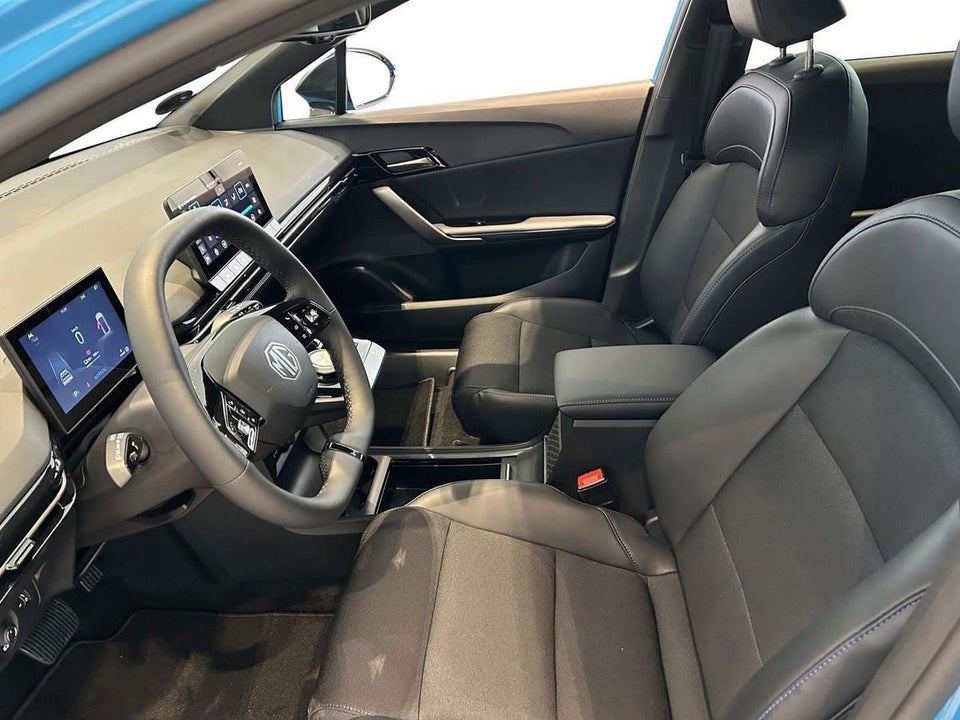 MG 4 77 Luxury Extended Range 5d