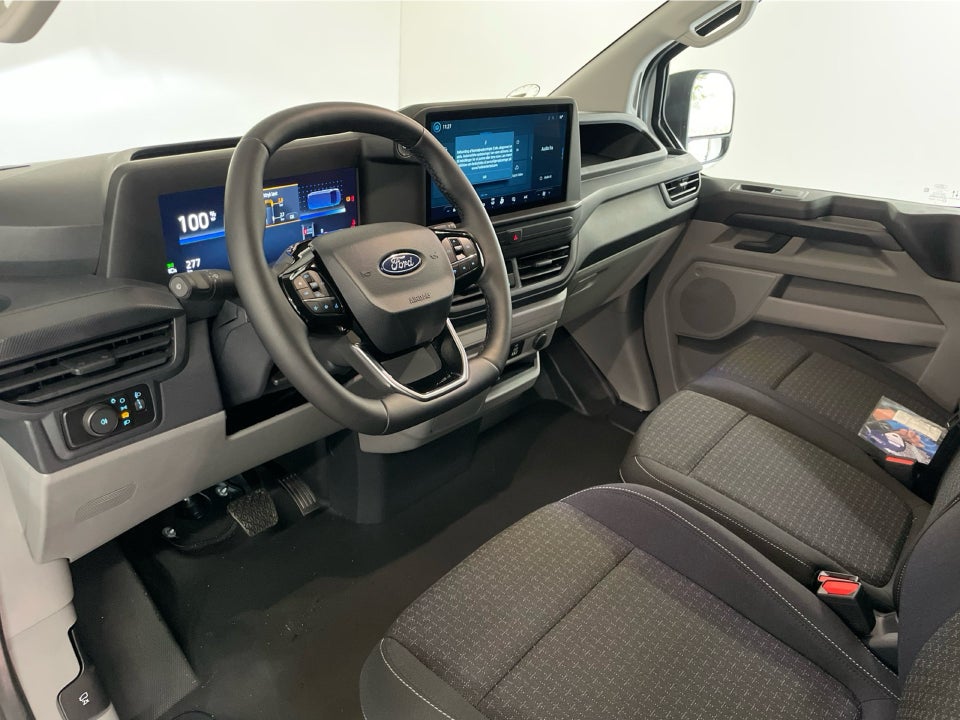 Ford E-Transit Custom 320L 64 Trend