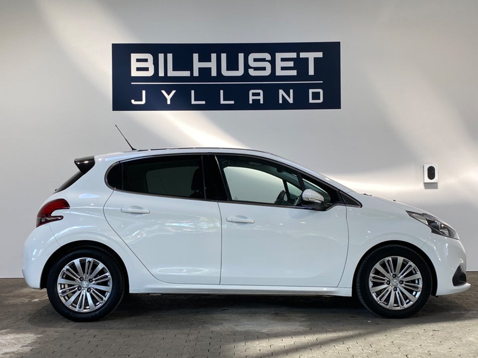 Peugeot 208 1,5 BlueHDi 100 Prestige Sky 5d