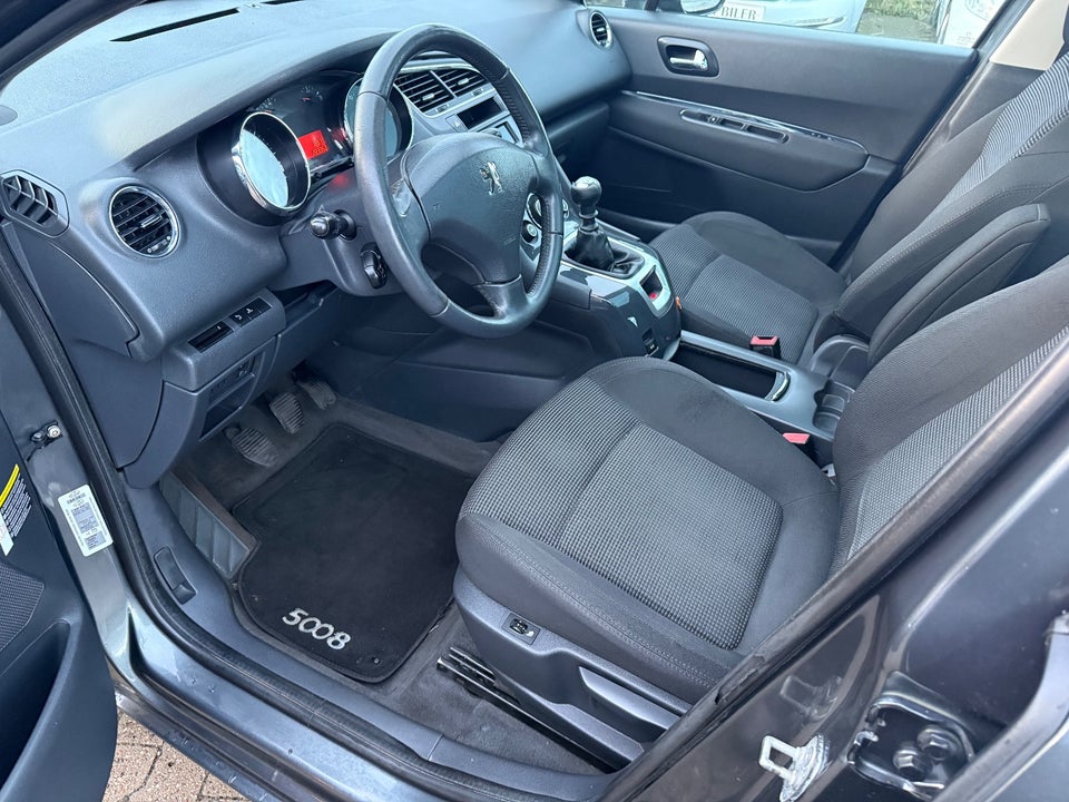 Peugeot 5008 1,6 HDi 110 Premium 7prs 5d