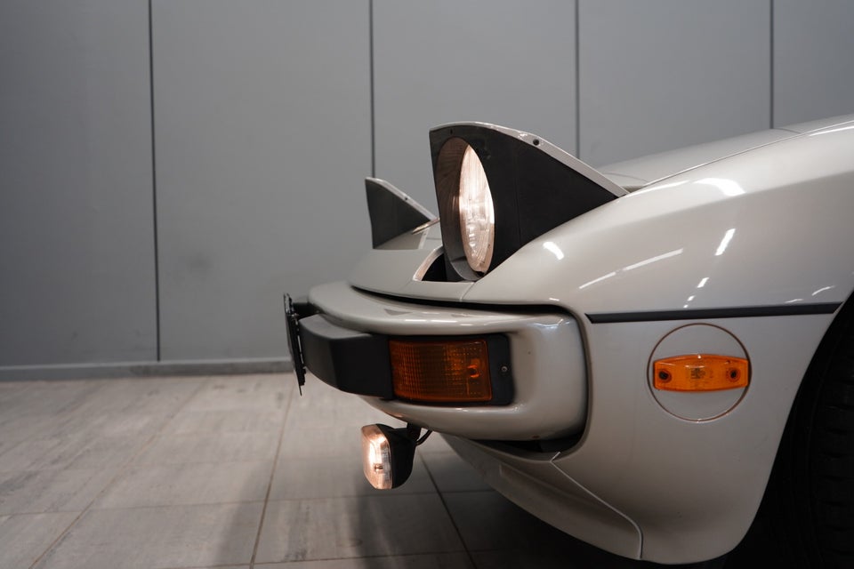 Porsche 924 2,5 S 3d