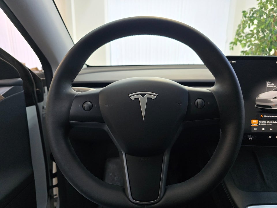 Tesla Model Y RWD 5d