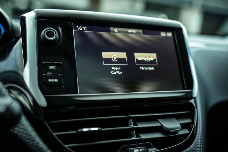 Peugeot 2008 1,6 BlueHDi 100 Allure Sky 5d