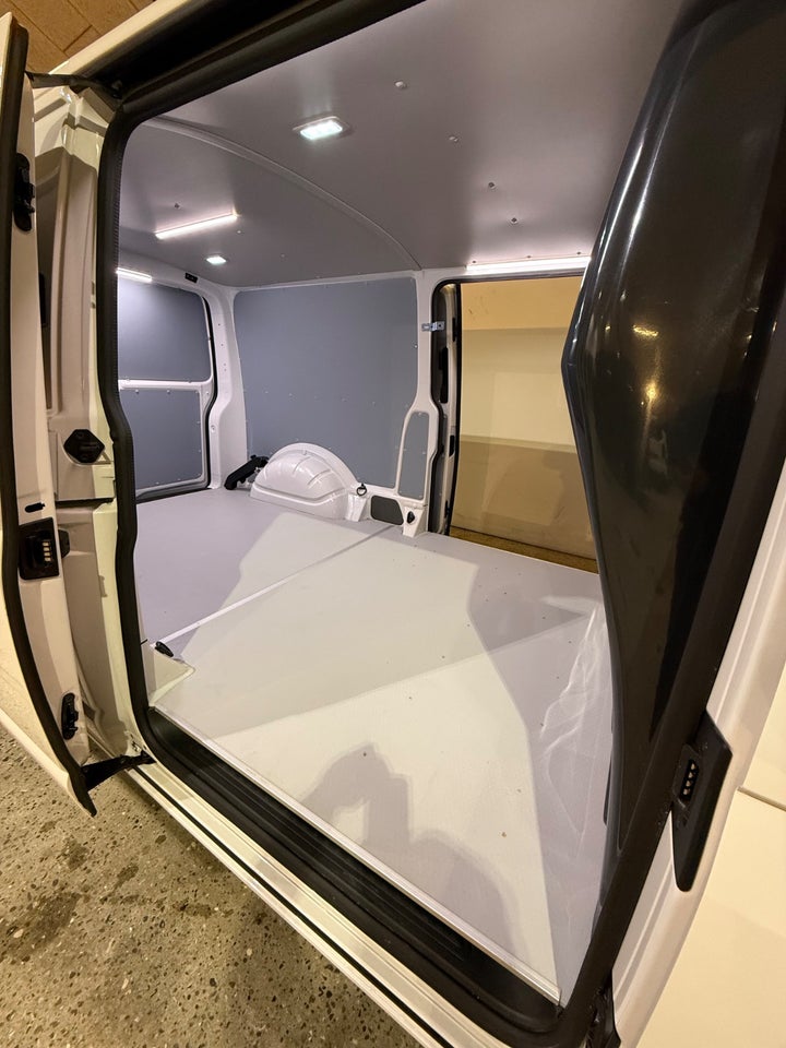 VW Transporter 2,0 TDi 150 Kassevogn DSG lang