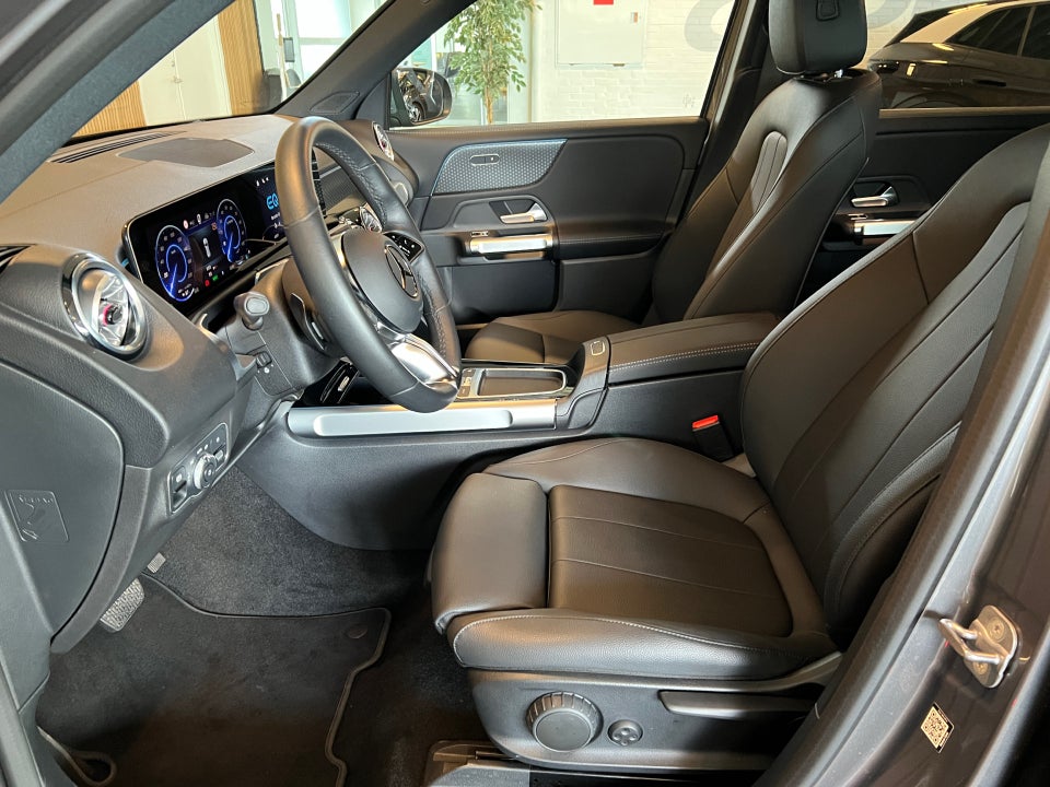 Mercedes EQB300 Progressive Advance Plus 4Matic 7prs 5d