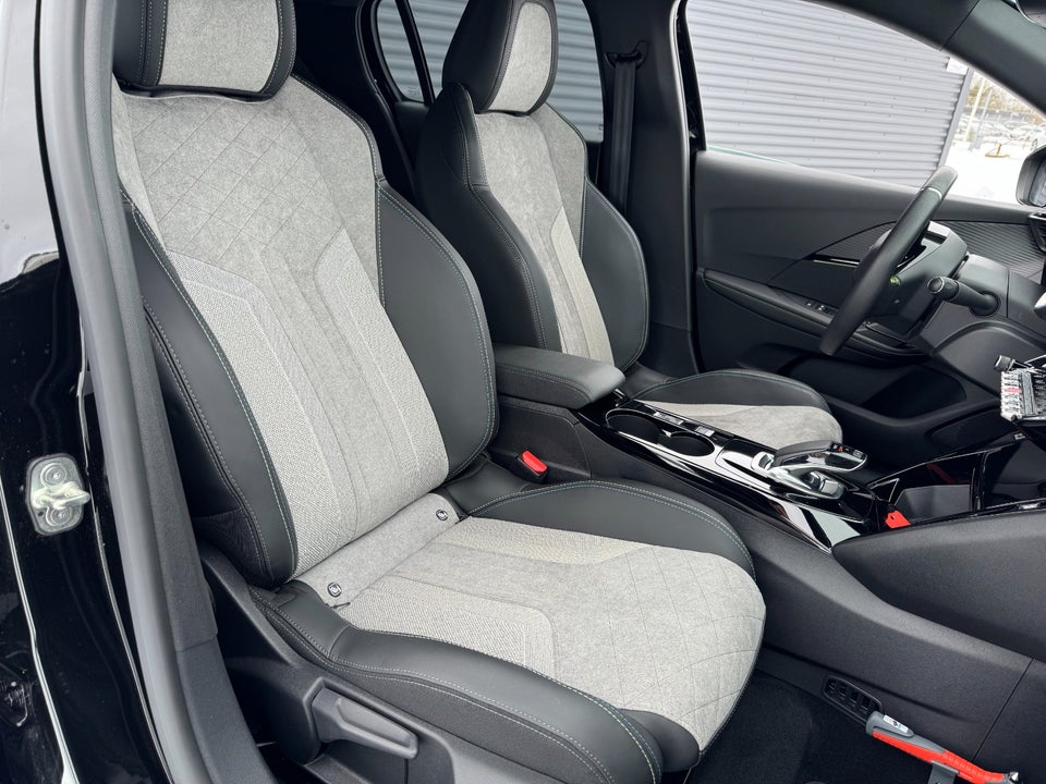 Peugeot e-208 50 GT 5d