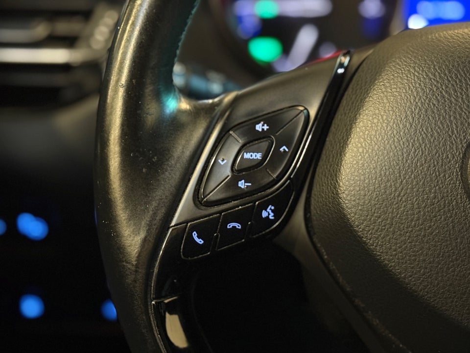 Toyota C-HR 1,8 Hybrid Premium Selected CVT 5d