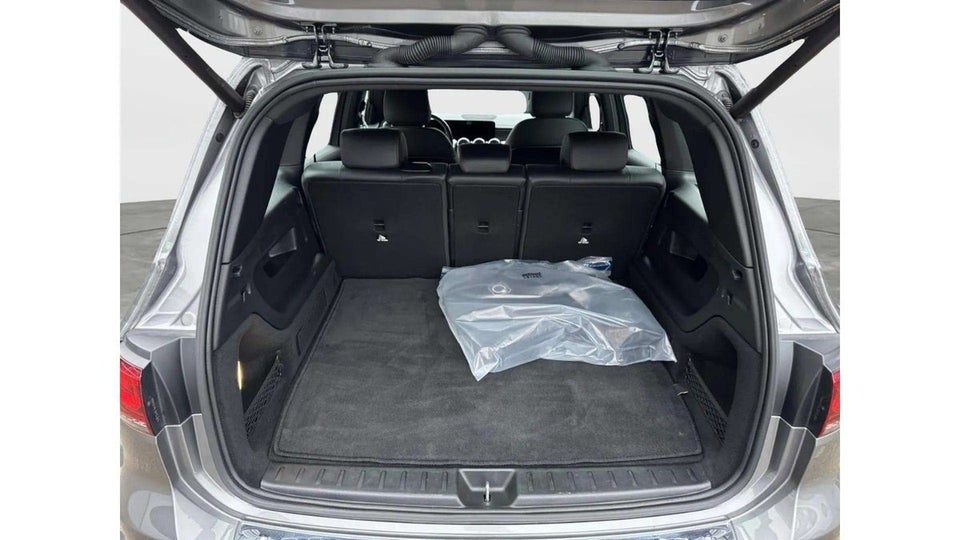 Mercedes EQB250 AMG Line 5d