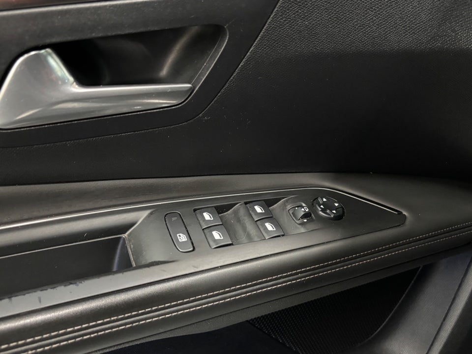 Peugeot 3008 1,6 BlueHDi 120 Allure 5d