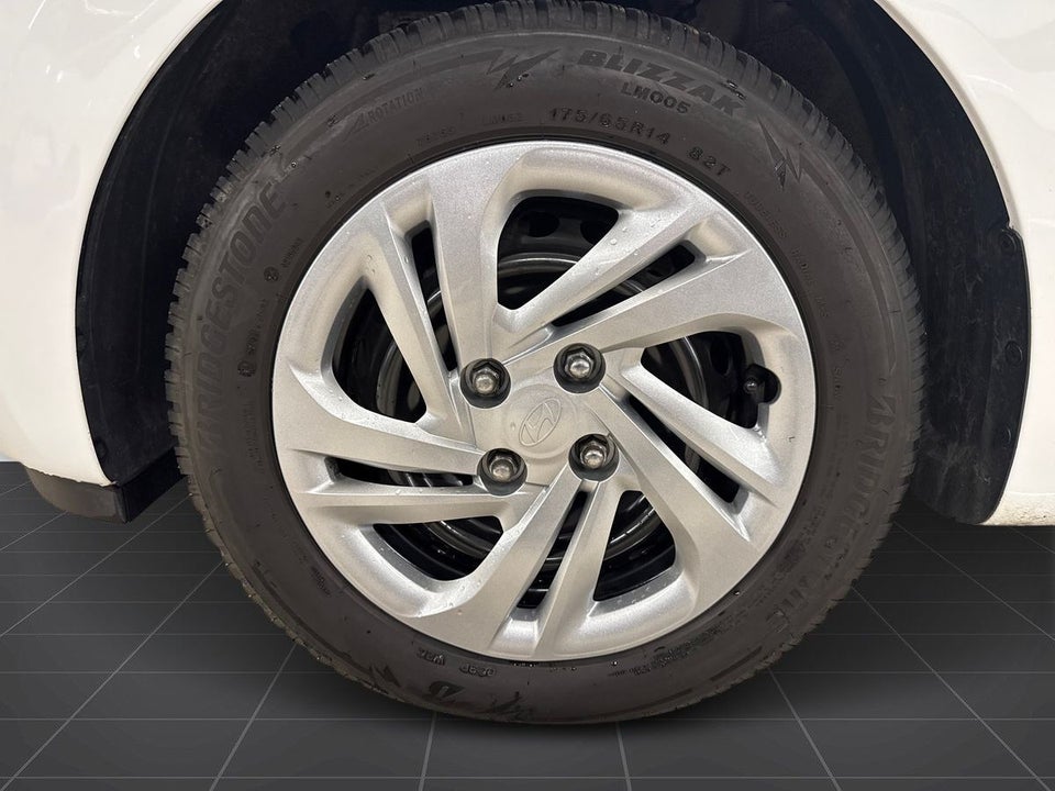 Hyundai i10 1,0 MPi Essential AMT 5d