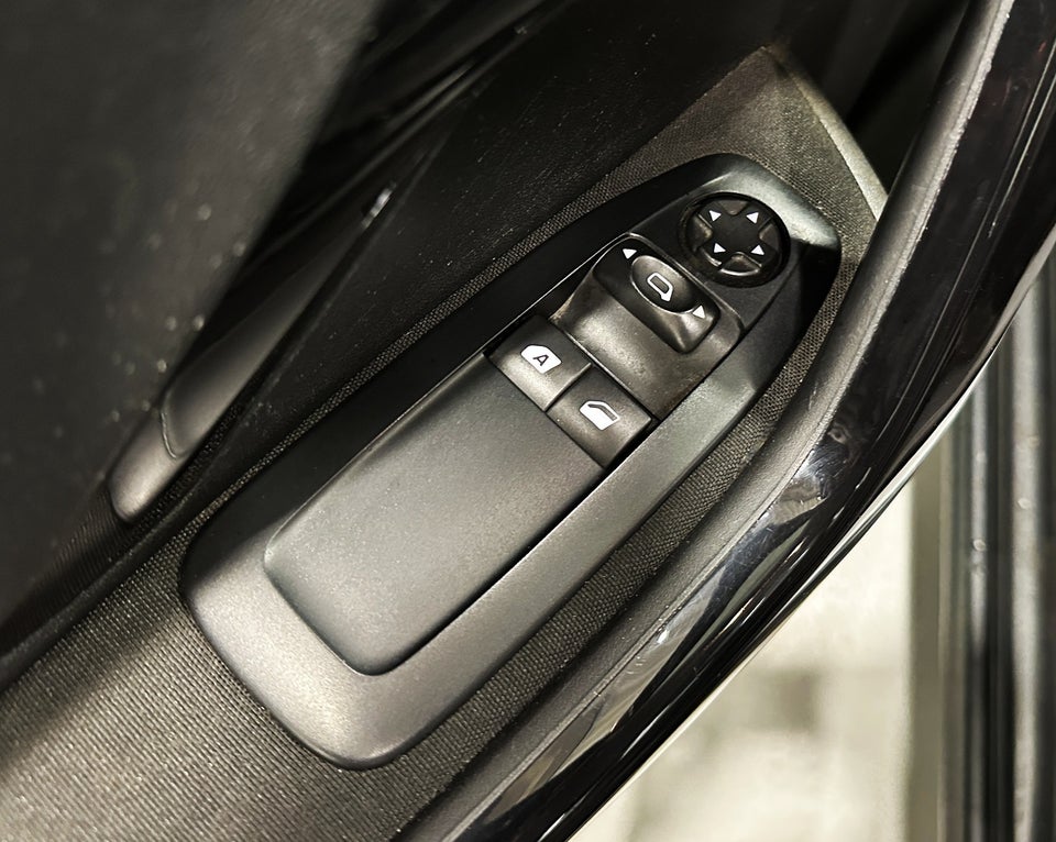 Peugeot 208 1,2 VTi Access 5d