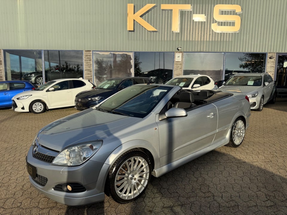 Opel Astra 2,0 Cosmo TwinTop 2d