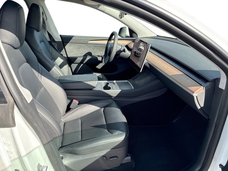 Tesla Model Y Long Range AWD 5d