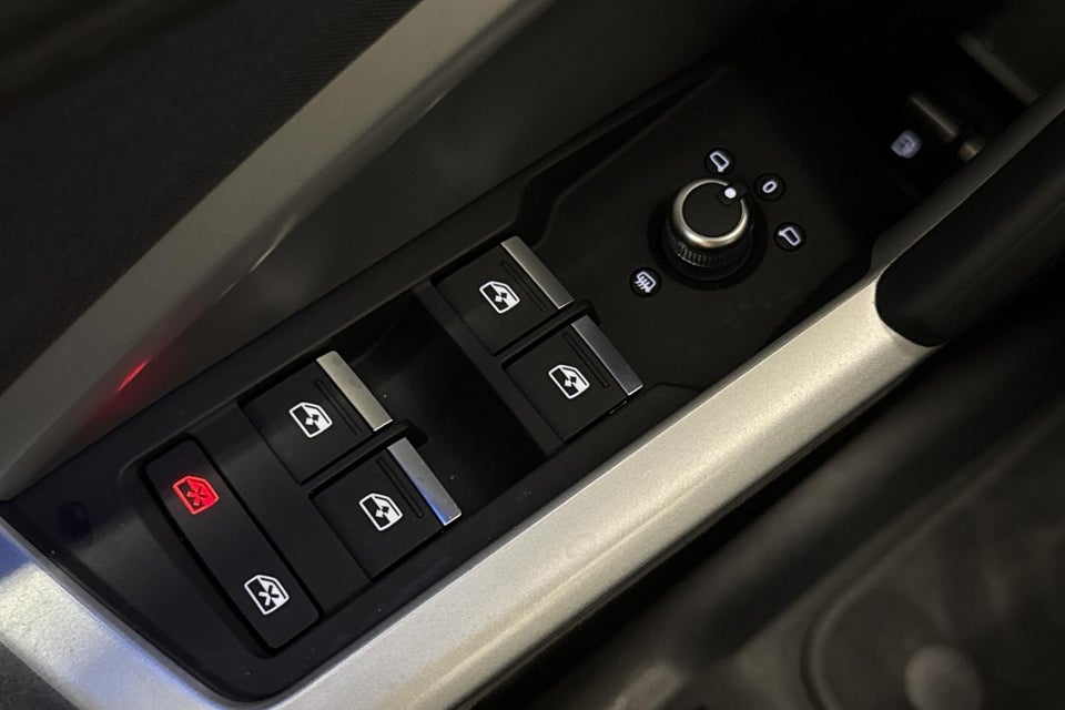 Audi Q3 45 TFSi e Attitude plus S-tr. 5d