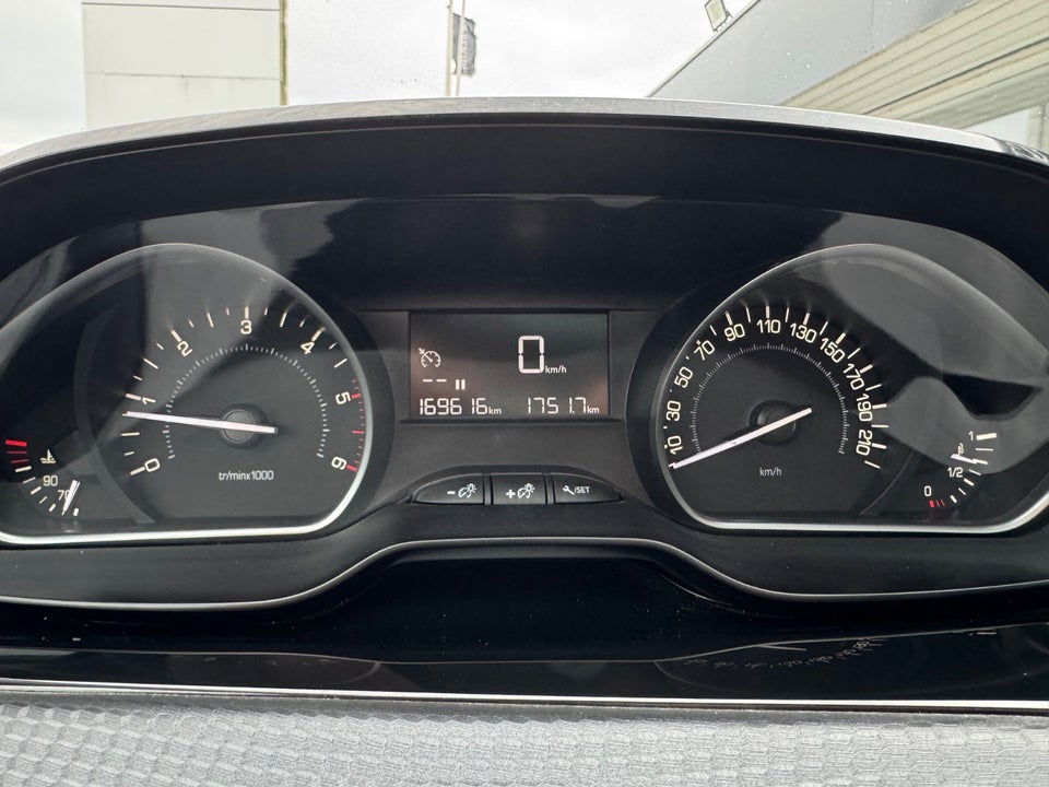 Peugeot 208 1,6 BlueHDi 100 Allure Sky 5d