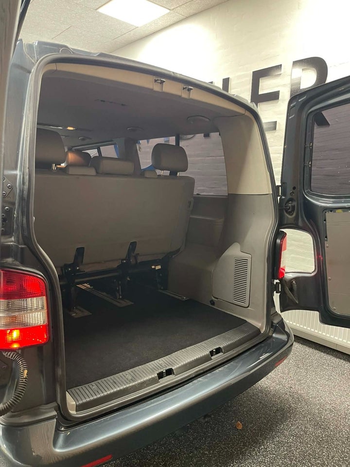 VW Caravelle 2,5 TDi 130 Comfortline aut. lang 4d