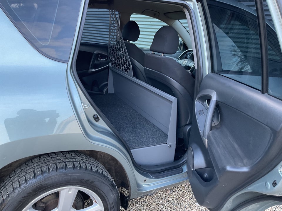 Toyota RAV4 2,2 D-4D 136 4x4 Van 5d