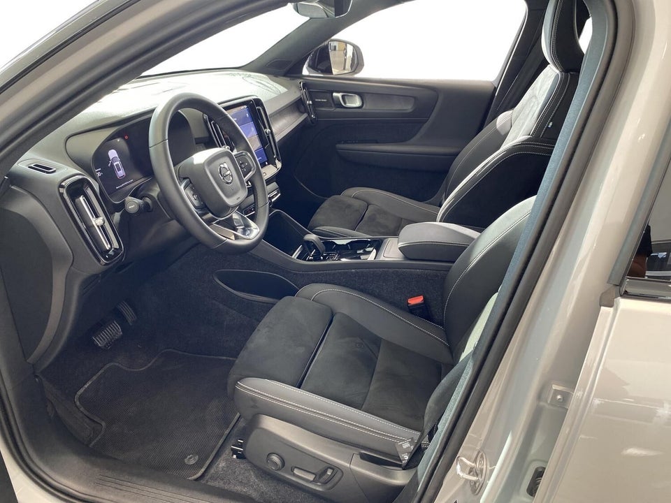 Volvo EX40 Twin Performance Plus 5d