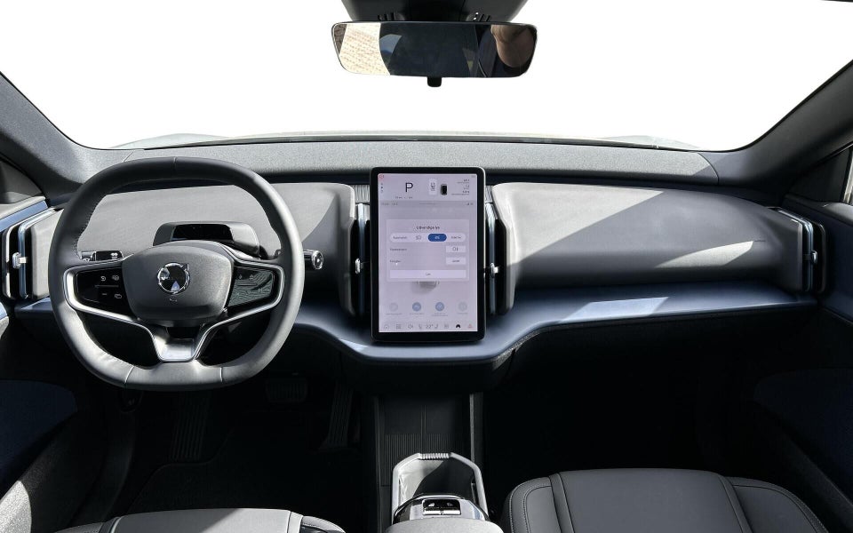 Volvo EX30 Standard Range Core 5d