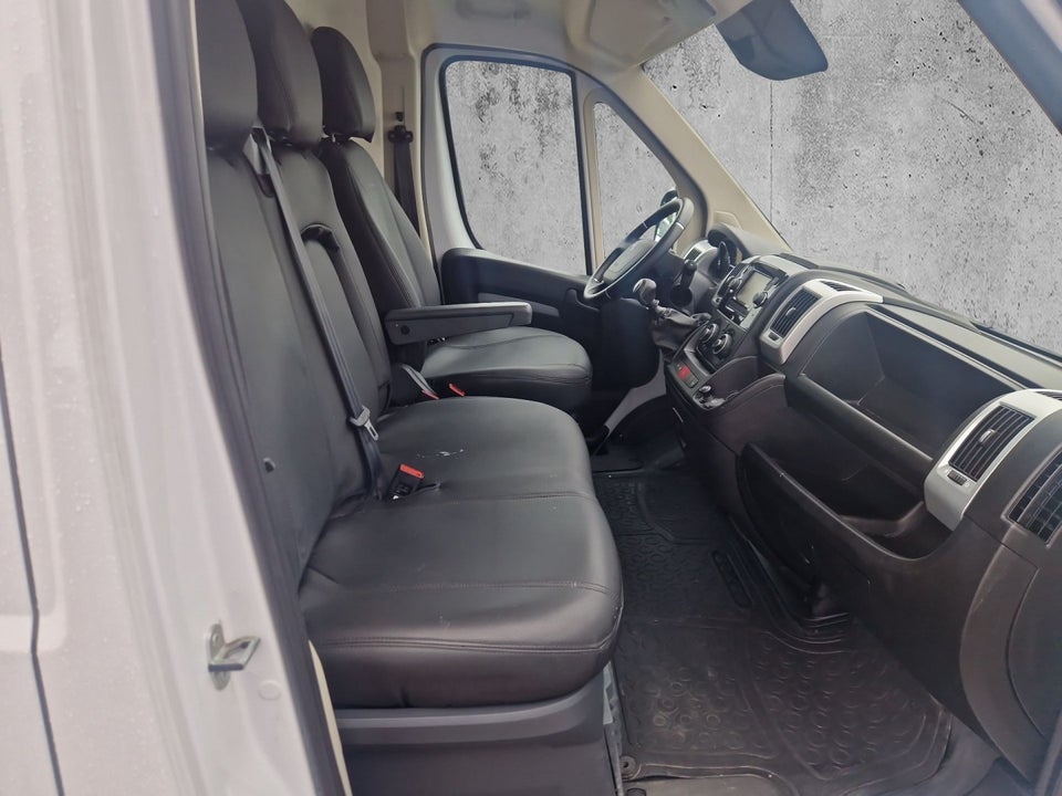 Peugeot Boxer 333 2,2 BlueHDi 140 L3H2 Premium