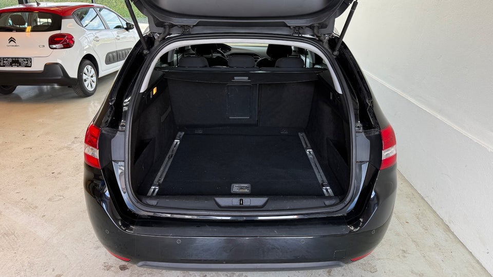 Peugeot 308 1,2 e-THP 130 Allure Sky SW 5d