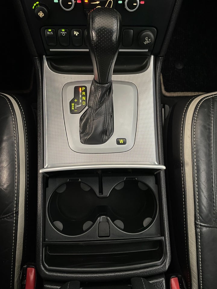 Volvo XC90 2,4 D5 200 R-Design aut. AWD 7prs 5d