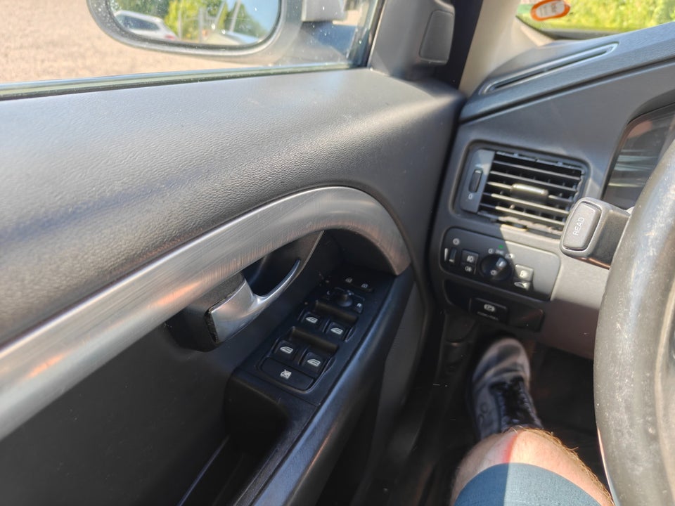 Volvo V70 2,4 D5 185 R-Design aut. 5d