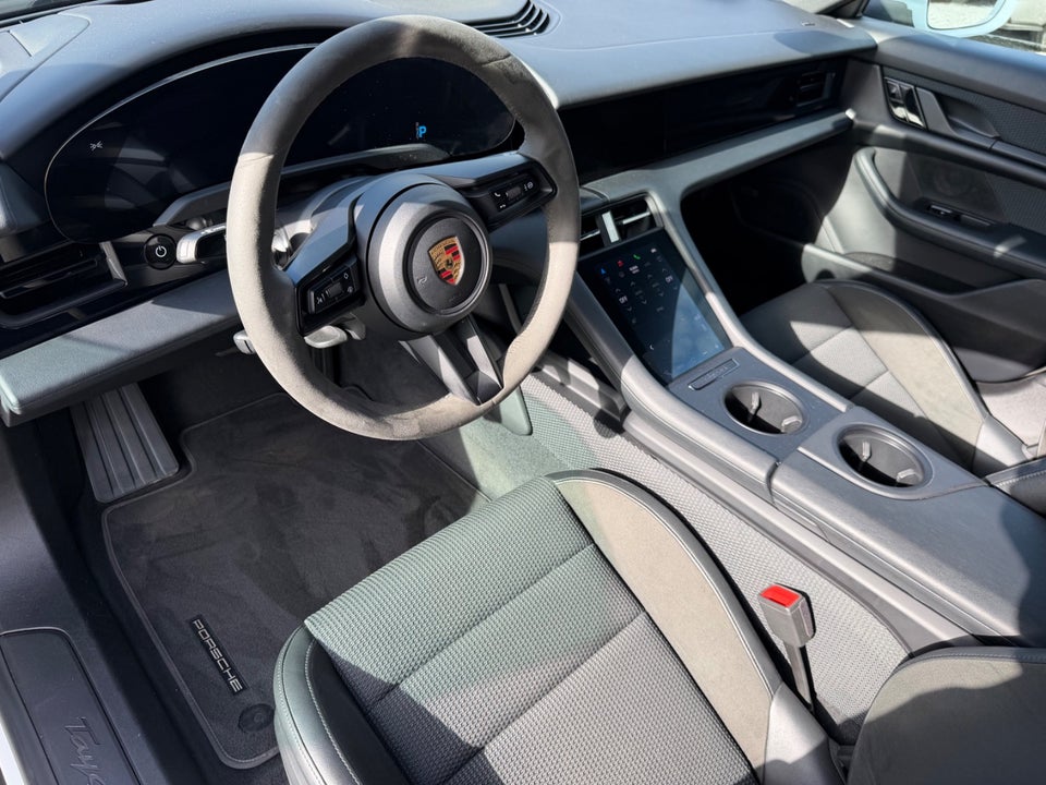 Porsche Taycan Performance+ 4d