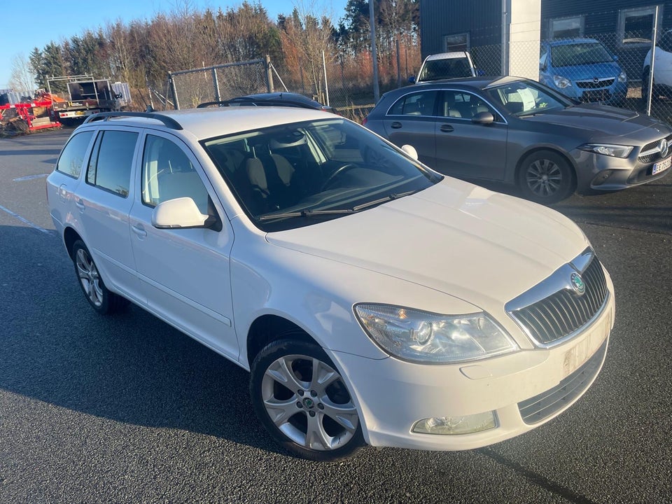 Skoda Octavia 1,6 TDi 105 Family Combi 4x4 5d