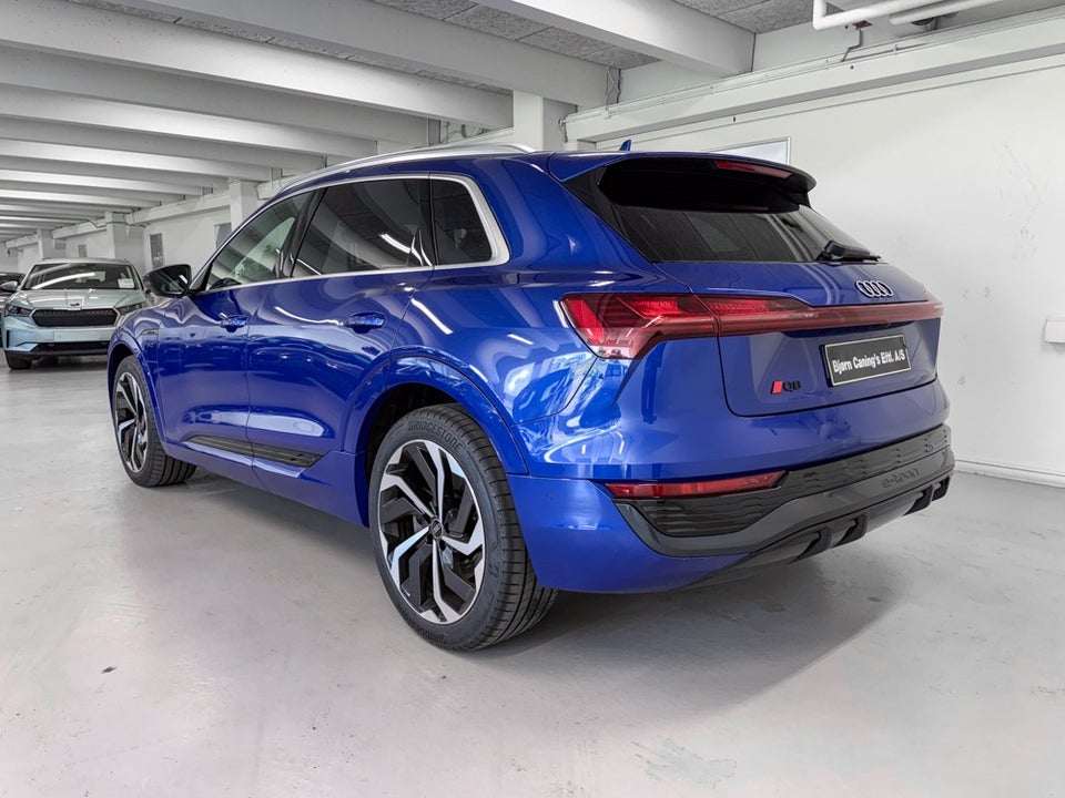 Audi Q8 e-tron 55 S-line quattro 5d
