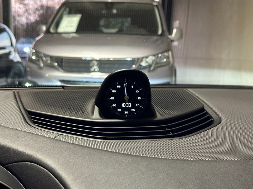 Porsche Taycan Performance+ 4d