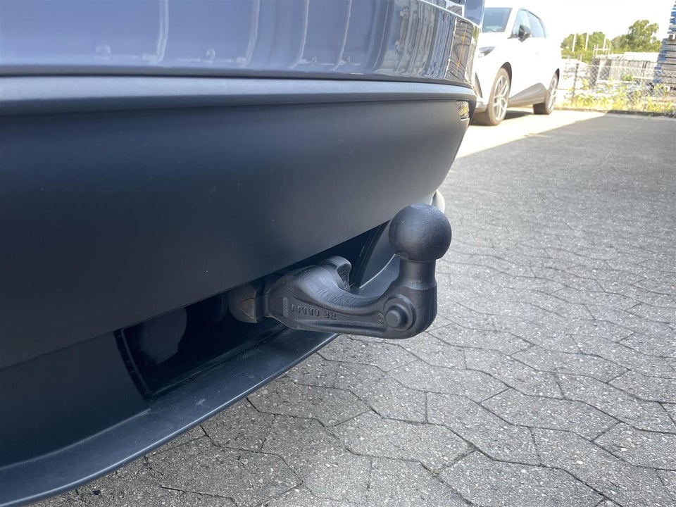 Tesla Model Y Long Range AWD 5d