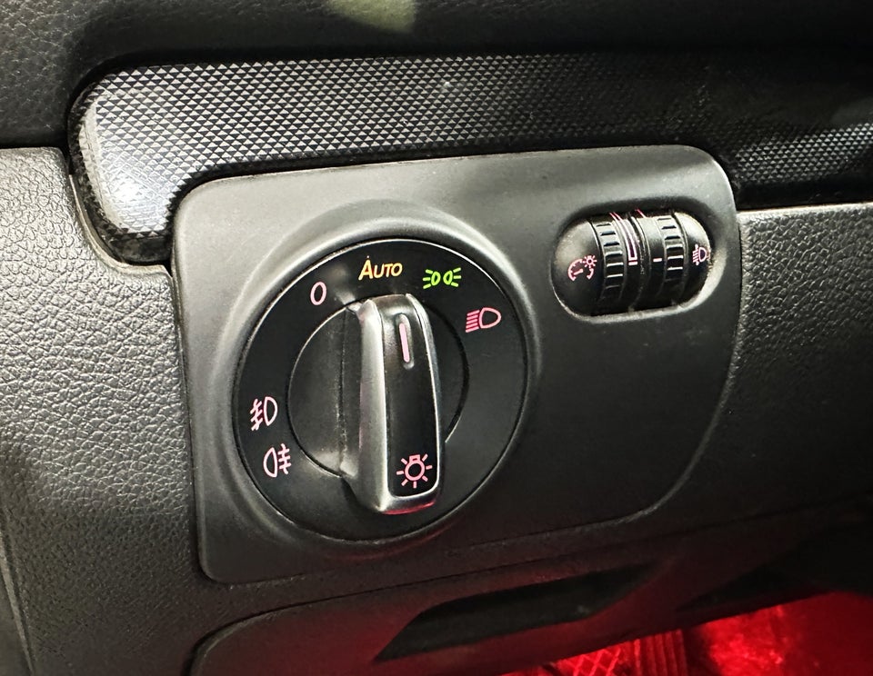 VW Golf VI 2,0 TDi 110 Comfortline 5d