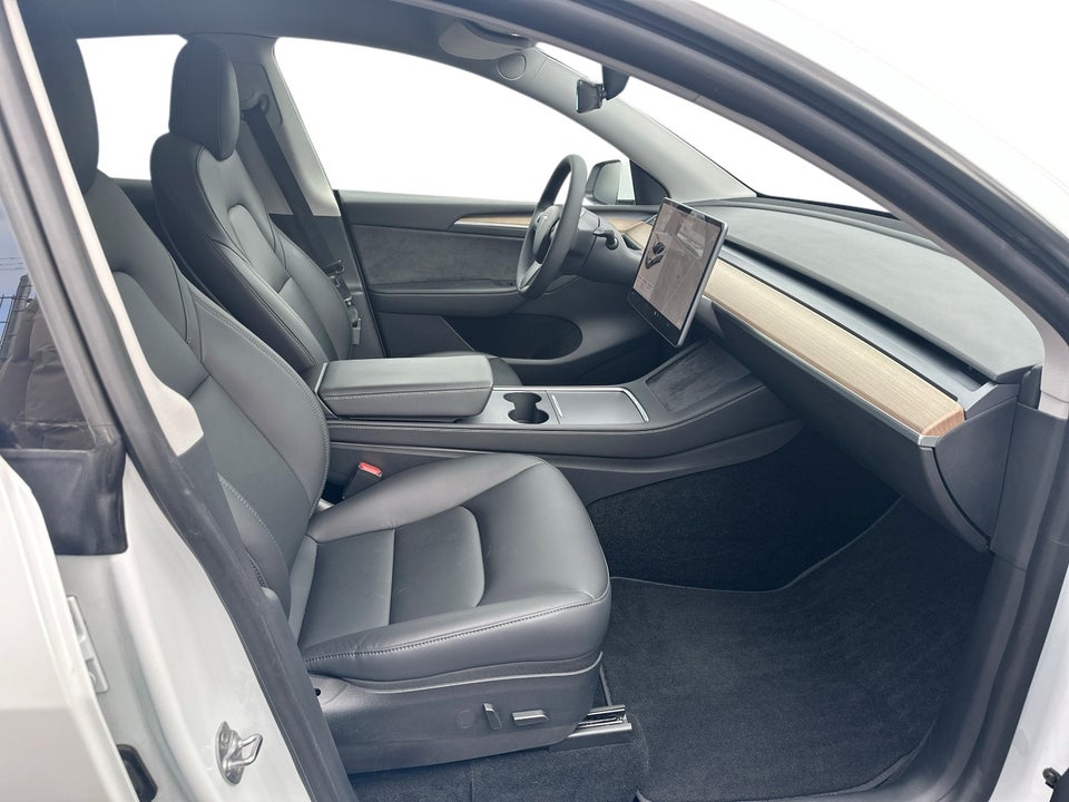 Tesla Model Y Long Range AWD 5d