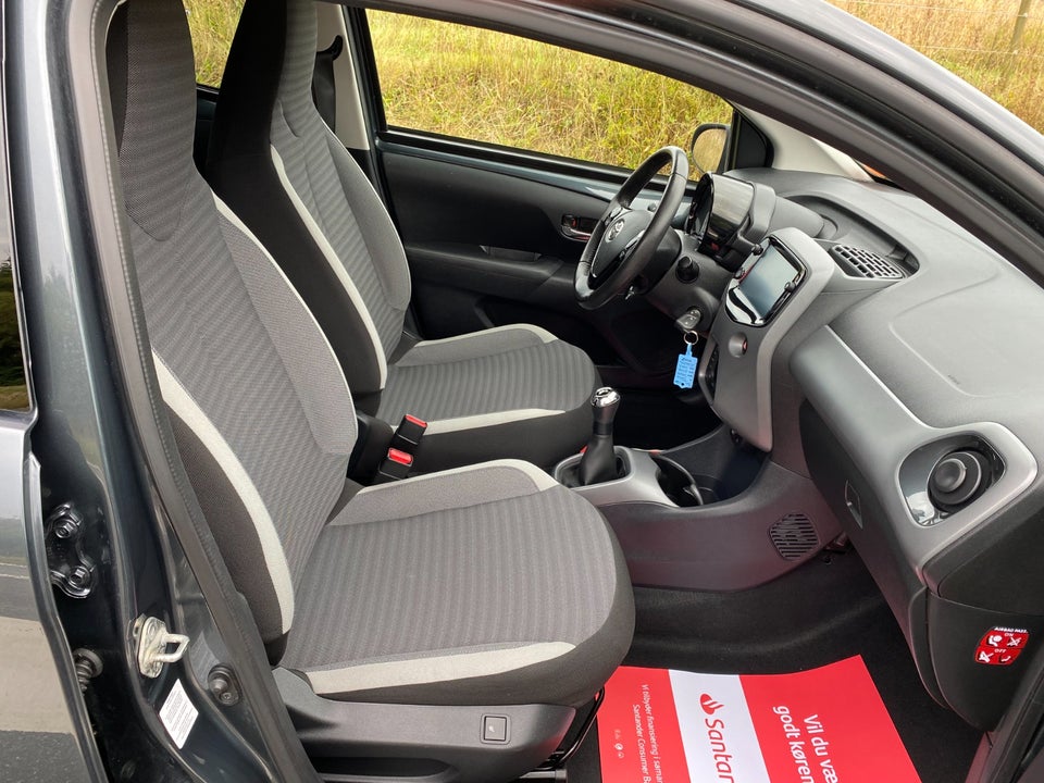 Toyota Aygo 1,0 VVT-i x-press 5d