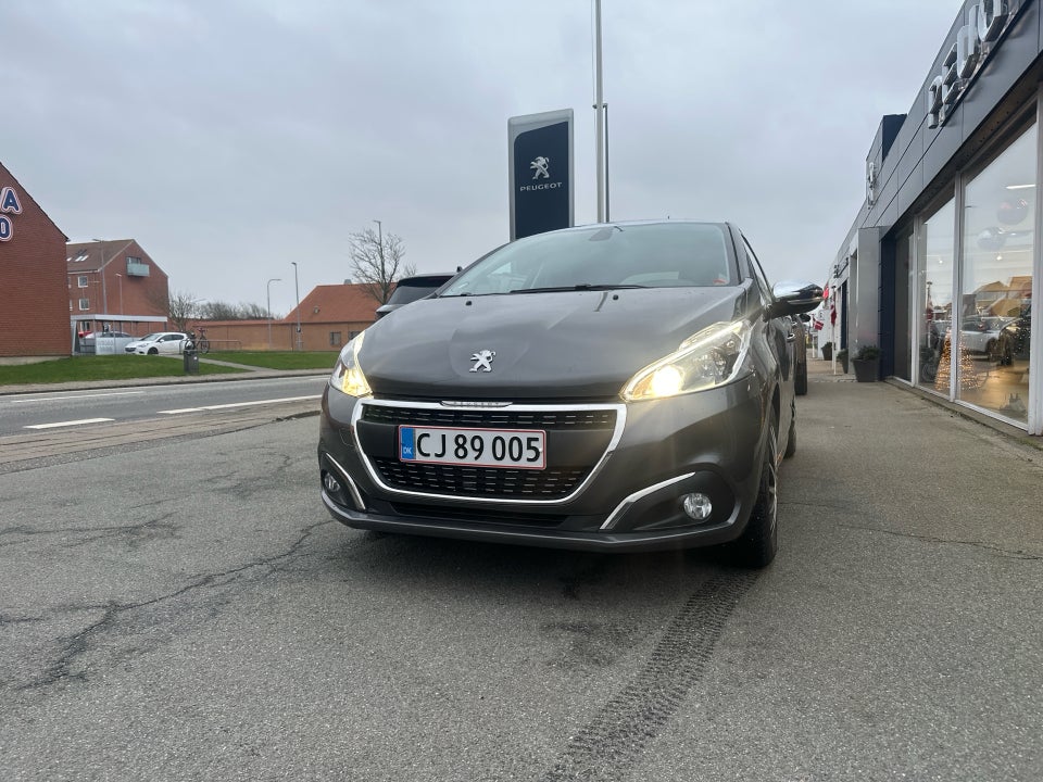 Peugeot 208 1,2 PureTech 82 Selection Sky 5d