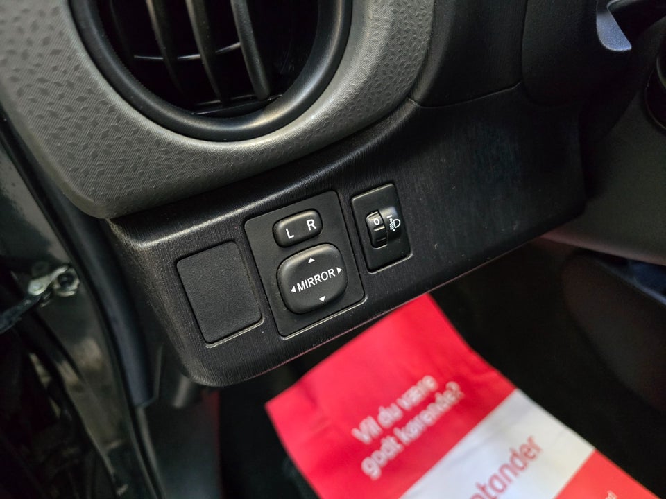 Toyota Yaris 1,0 VVT-i T1 5d