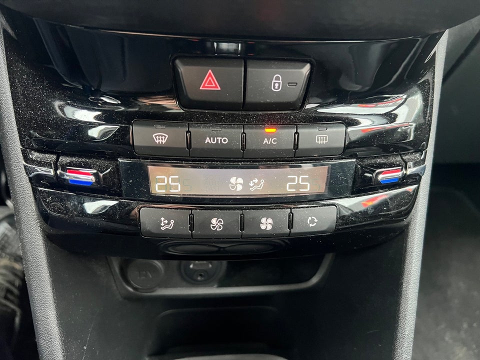 Peugeot 2008 1,6 BlueHDi 100 Allure Sky 5d