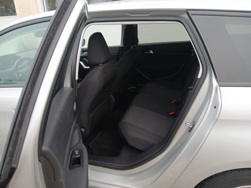 Peugeot 308 1,2 e-THP 110 Active SW 5d