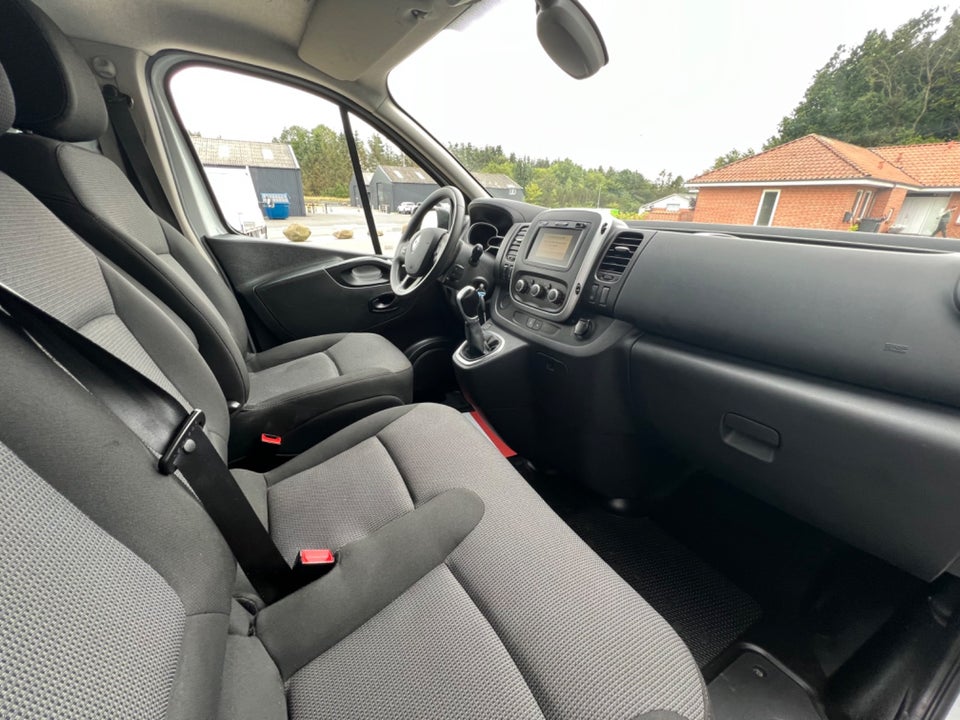 Renault Trafic T29 2,0 dCi 145 L2H1 EDC