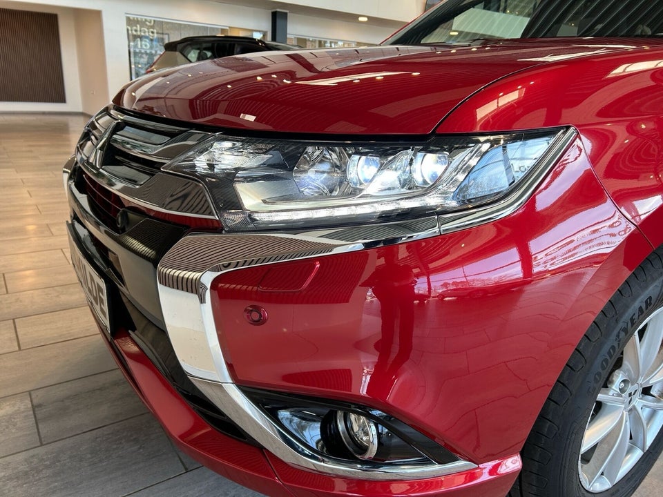 Mitsubishi Outlander 2,0 PHEV Instyle CVT 4WD 5d