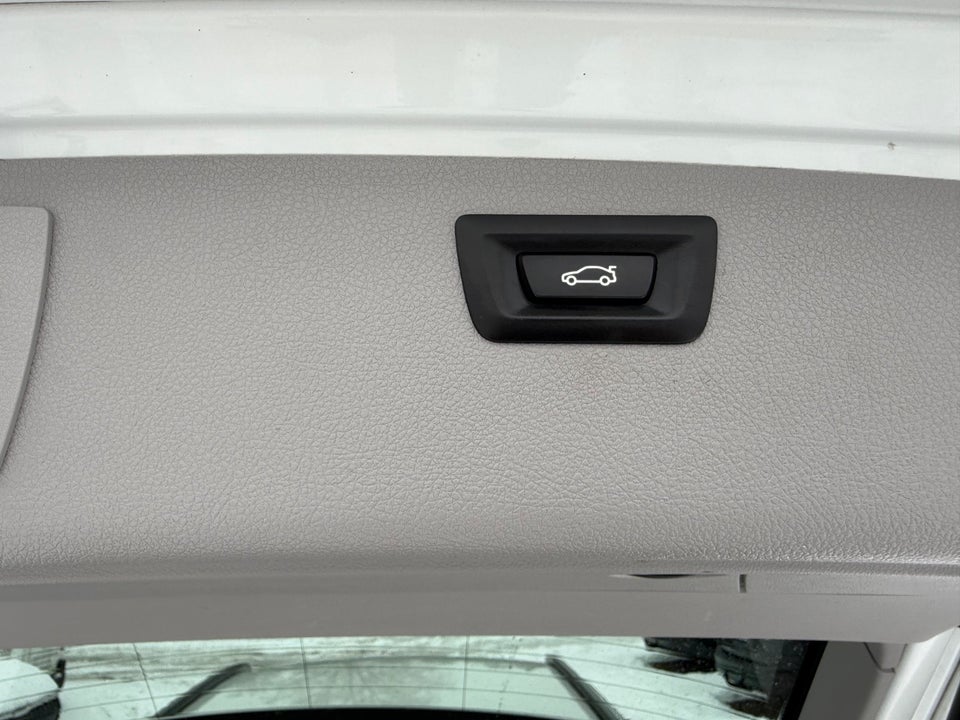 BMW 330i 2,0 Touring aut. 5d