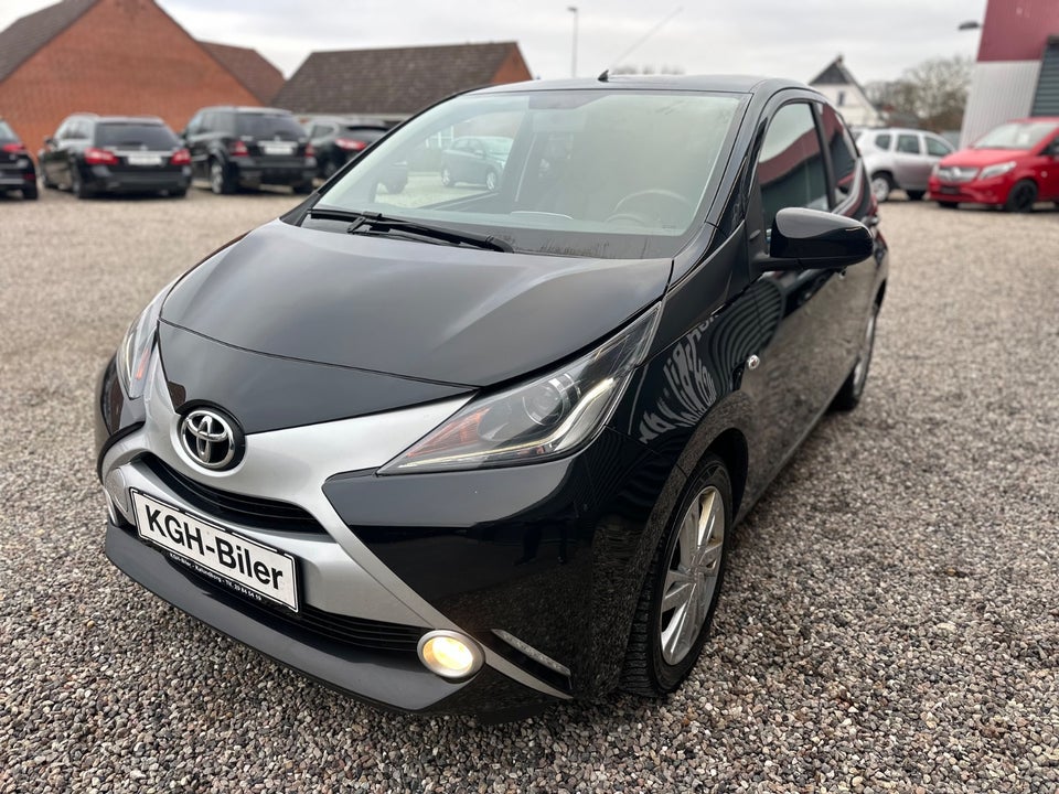 Toyota Aygo 1,0 VVT-i x-black 5d