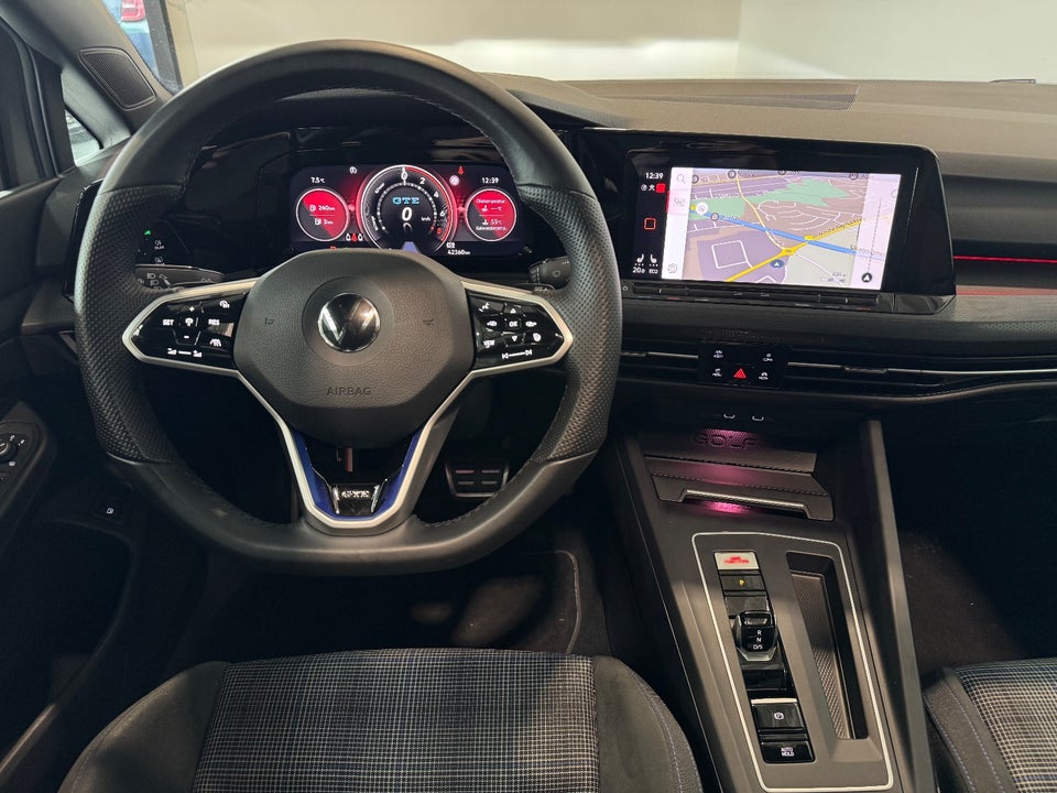 VW Golf VIII 1,4 GTE DSG 5d