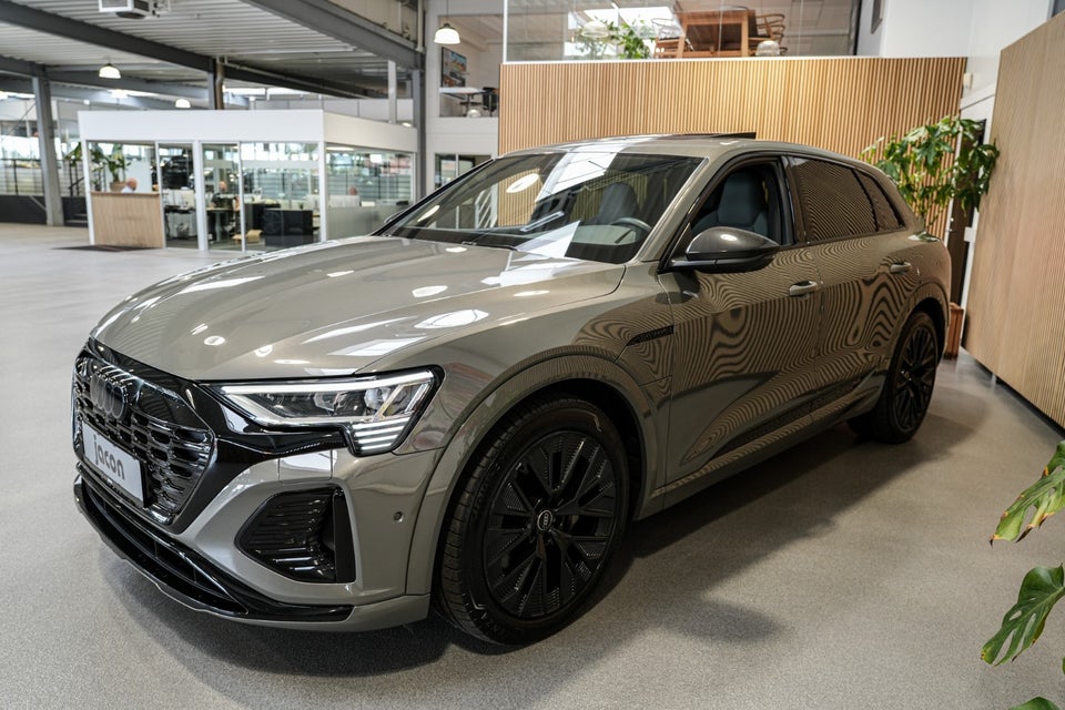Audi Q8 e-tron 55 S-line quattro 5d