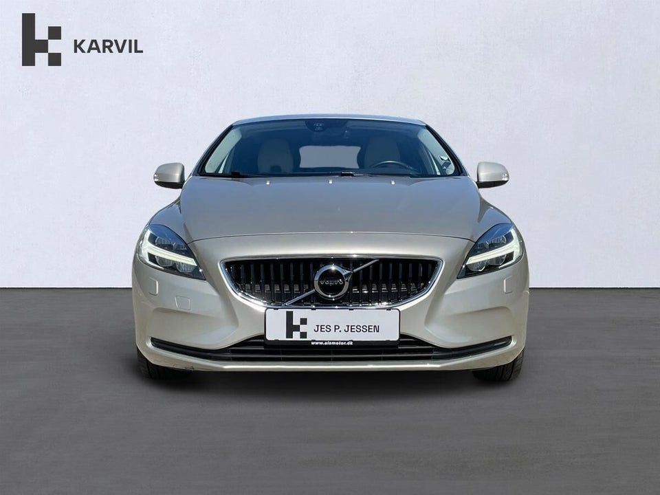 Volvo V40 2,0 T3 152 Momentum 5d