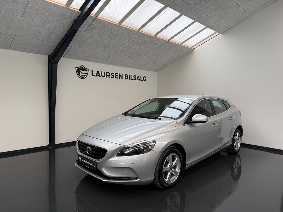 Volvo V40 CC 2,0 D3 150 Momentum aut. 5d
