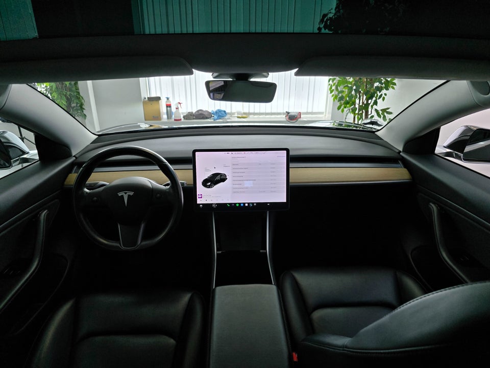 Tesla Model 3 Standard Range+ RWD 4d