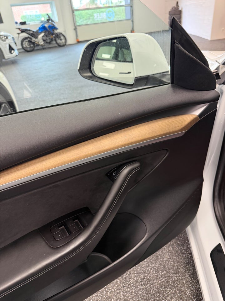 Tesla Model 3 Long Range AWD 4d