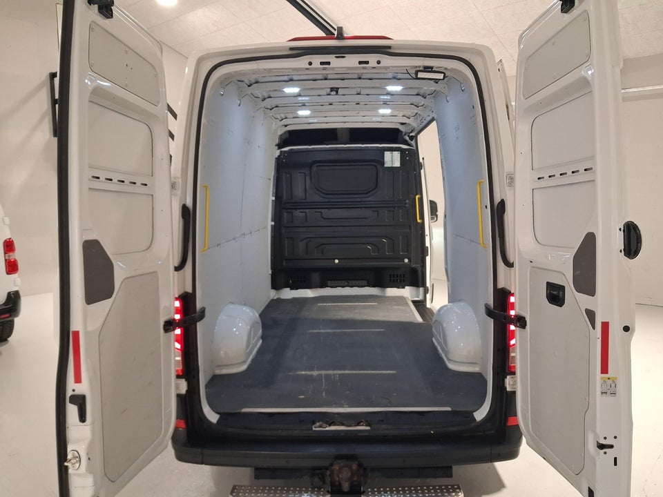 VW Crafter 35 2,0 TDi 177 Kassevogn L3H3 aut.